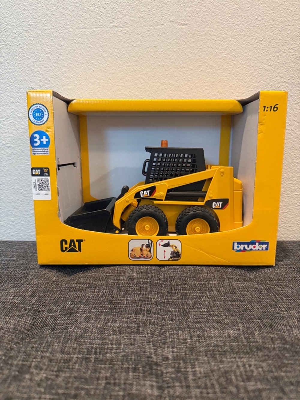 NIB Bruder 02482 Caterpillar Skid Steer Loader Toy Construction Vehicle